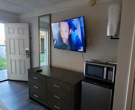 Palm Bliss Hotel TV Unit